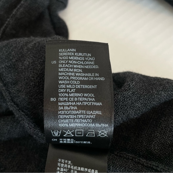 H&M Men's Merino Wool Long Sleeve V Neck Sweater in Charcoal Grey Size Medium - Picture 9 of 9
